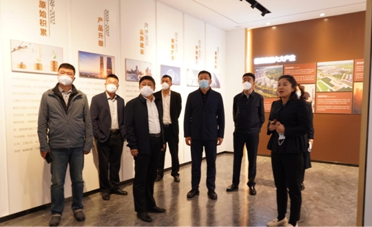 6.双阳区相关领导一行调研永信贵宾会217·南山书院康养综合体项目_副本.jpg 6.双阳区相关领导一行调研永信贵宾会217·南山书院康养综合体项目_副本.jpg