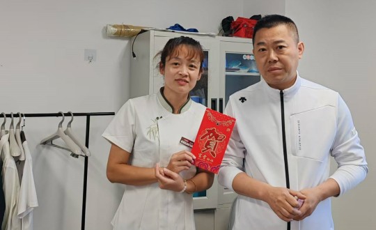 2024年9月13日，酒店，全体员工，发放中秋节福利_副本.jpg