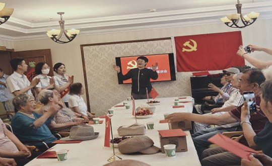 2024年7月1日，养老公司长影家举办“七一建党节座谈会”_副本.jpg