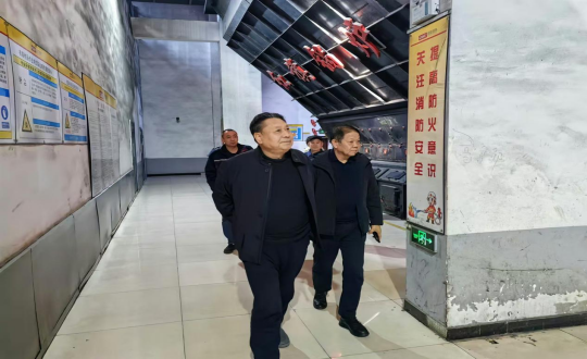 2024年11月18日，集团副董事马秉臣深入供热总公司一线进行工作走访_副本.png