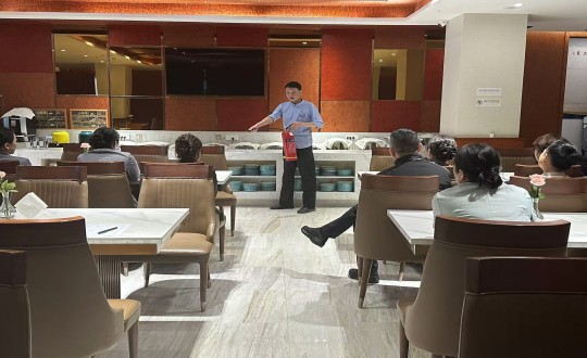 2.长白山永信贵宾会217酒店组织开展消防安全培训_副本.jpg