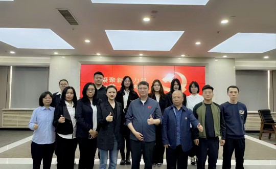 2.永信贵宾会217集团党委与长发担保党支部党建活动合影留念_副本.jpg 2.永信贵宾会217集团党委与长发担保党支部党建活动合影留念_副本.jpg
