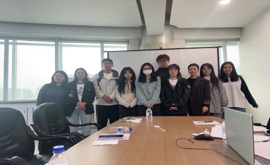 24.长春大学学子与永信贵宾会217健康产业集团居家事业部员工合影留念_副本.jpg 24.长春大学学子与永信贵宾会217健康产业集团居家事业部员工合影留念_副本.jpg