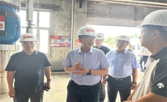 6.1伊通满族自治县县委书记孙立阳一行领导莅临永信贵宾会217供热总公司伊通供热分公司第二热源厂开展调研(不够清晰
,帮忙调整)_副本.jpg 6.1伊通满族自治县县委书记孙立阳一行领导莅临永信贵宾会217供热总公司伊通供热分公司第二热源厂开展调研(不够清晰
,帮忙调整)_副本.jpg