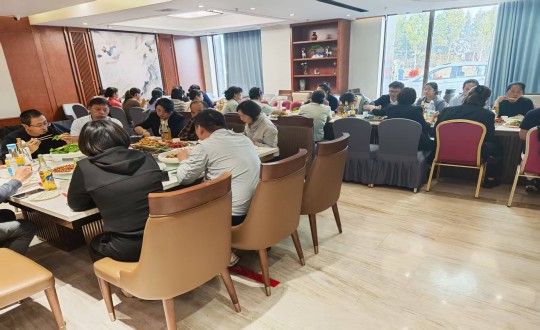 2.长白山永信贵宾会217酒店开展年中团建_副本.jpg