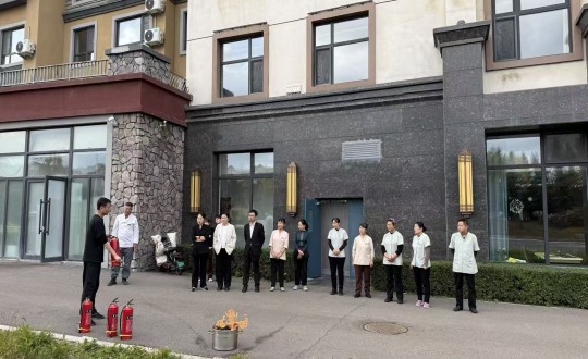 1.长白山永信贵宾会217酒店组织开展消防安全培训_副本.jpg
