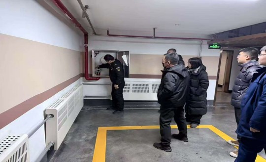 4.净月区相关部门组成消防安全检查组对永信贵宾会217净月府进行高层消防检查_副本.jpg 4.净月区相关部门组成消防安全检查组对永信贵宾会217净月府进行高层消防检查_副本.jpg